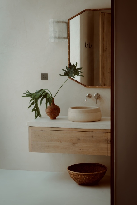 Studio - C